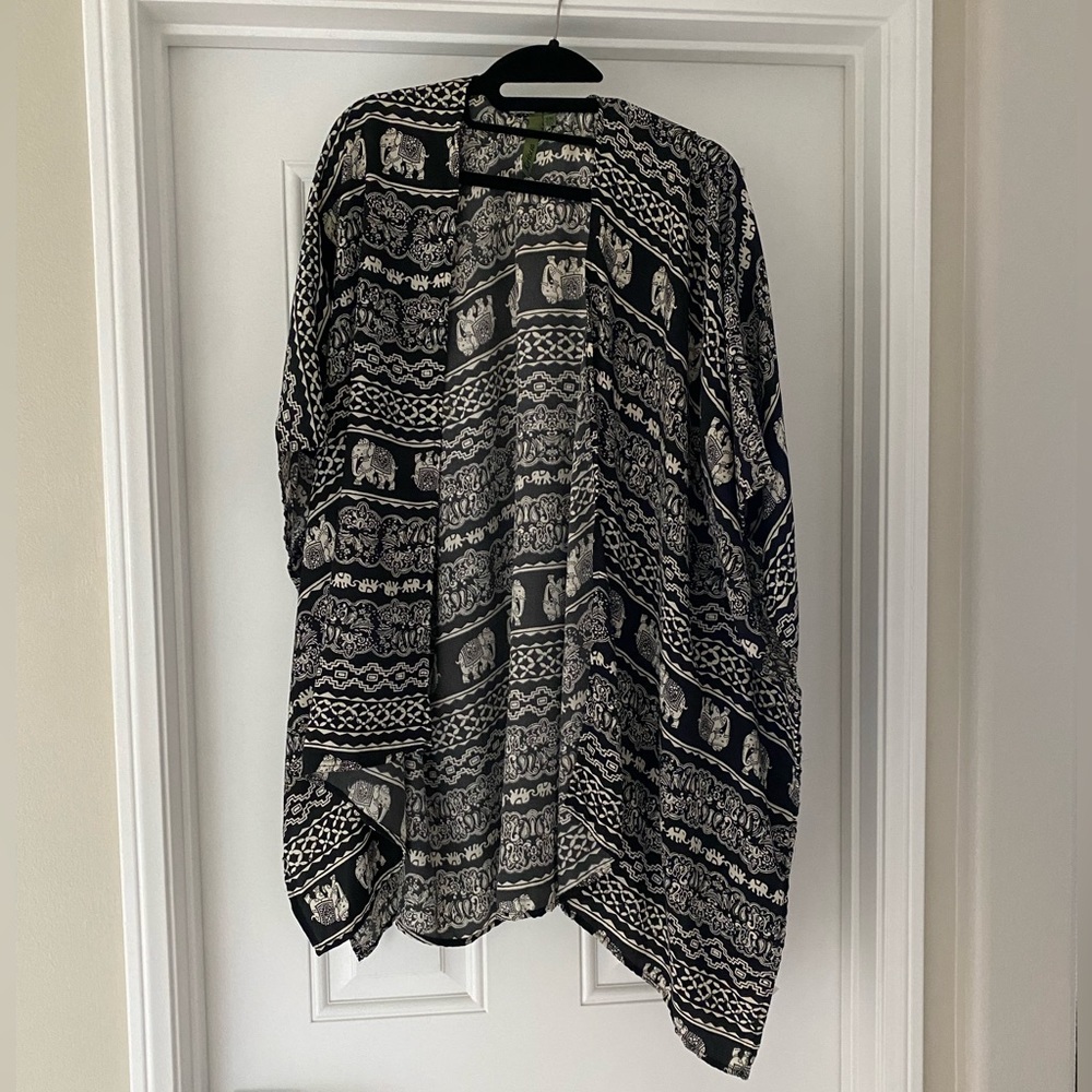 Women’s black and white elephant kimono nordstrom top size S/M